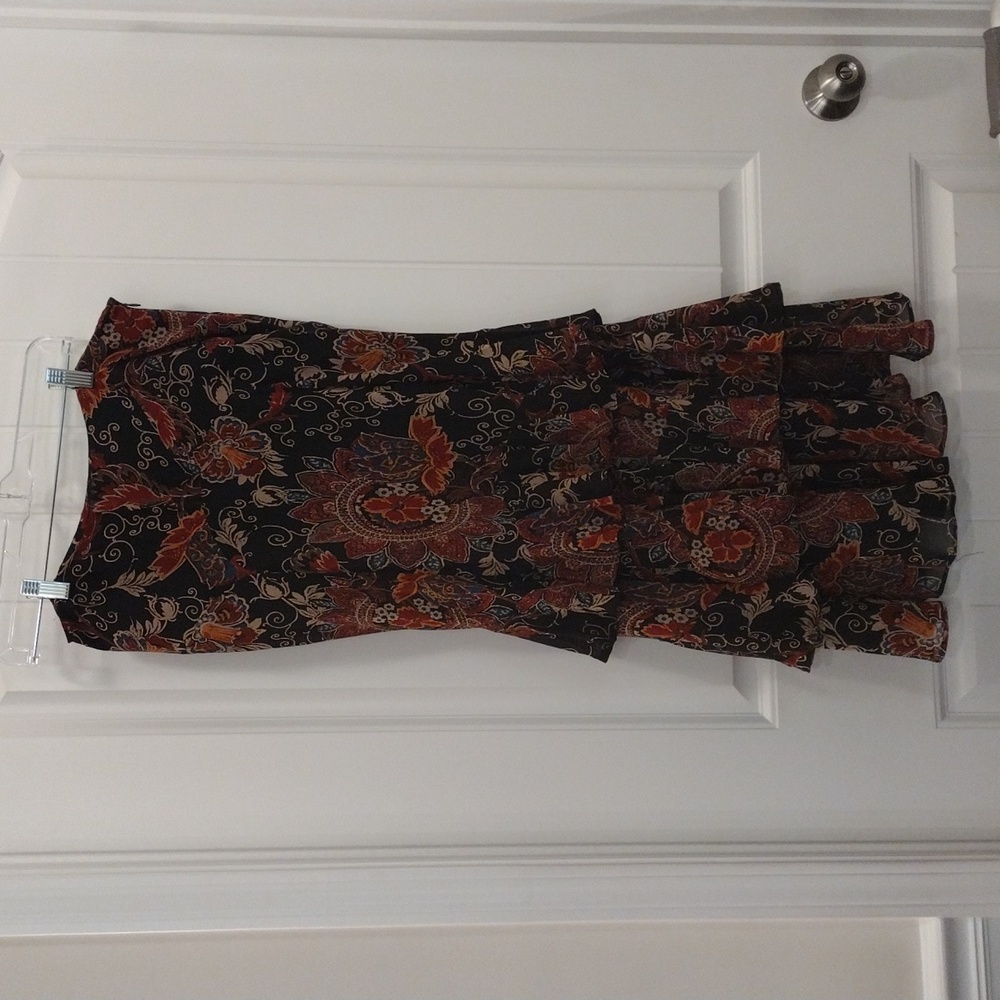 A bandolino ruffled skirt